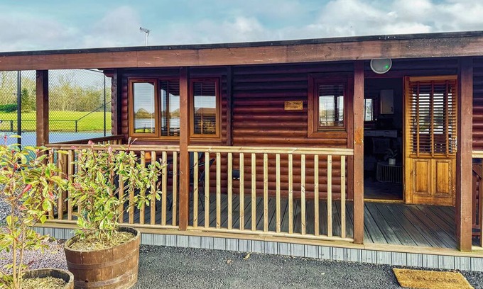 Sawley Ski Chalet | 2 bedroom accommodation in Market Bosworth, near Nuneaton