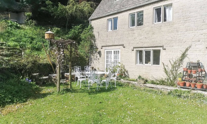Stroud Cottage | 2 bedroom accommodation in Pitchcombe, near Painswick