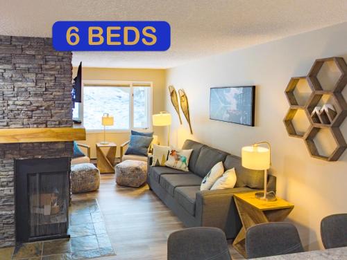 East Kootenay Apartment | 2 Bedroom and Wall Bed Mountain Getaway Ski In Ski Out Condo with Hot Pools Sleeps 8