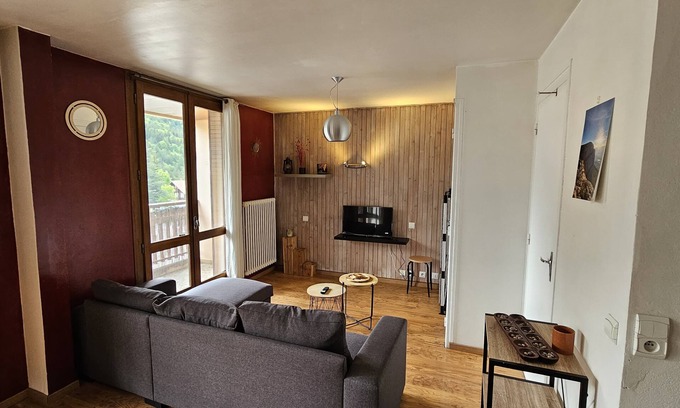 Saint-Jean-de-Sixt Apartment | 2-bedroom apartment in the village square