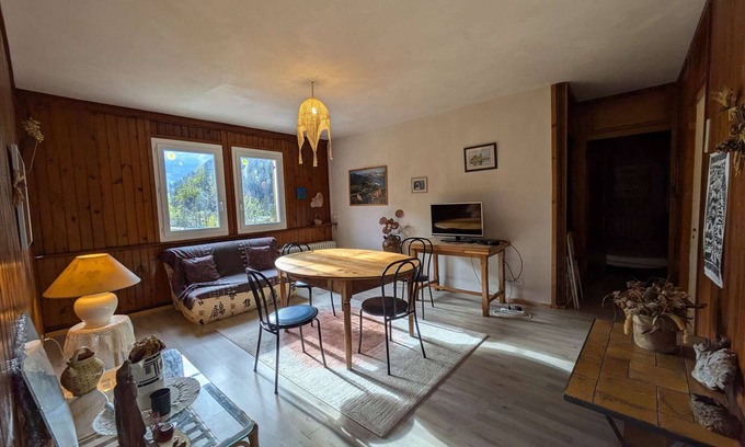 Areches Ski Chalet | 2-bedroom apartment, 5 guests, village center with parking