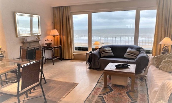 Knokke Apartment | 2 bedroom apartment with beach cabin