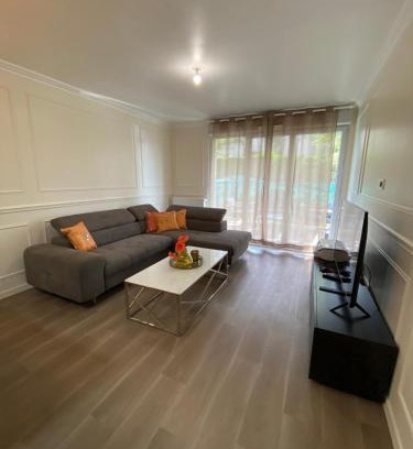 Livry-Gargan Apartment | 2 Bedroom Apartment with garden