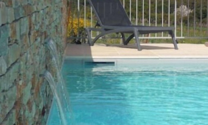 Galeria Apartment | 2-bedroom apartment heated pool wifi air conditioning 7 min beach and 1 min river