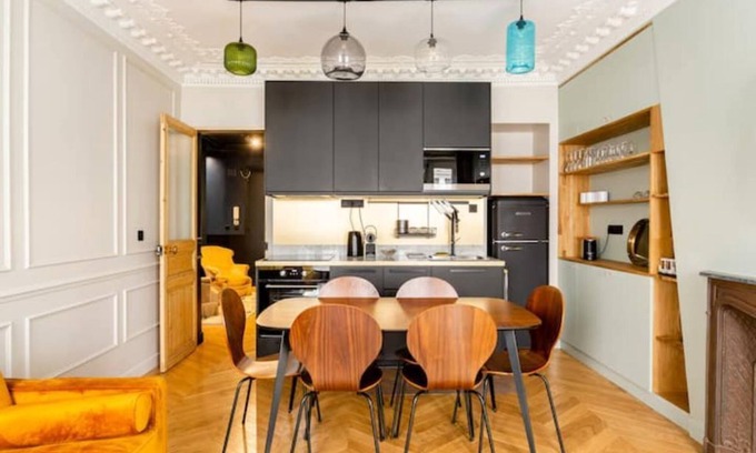 Quartier du Faubourg-Montmartre Apartment | 2 Bedroom Apartment in Paris