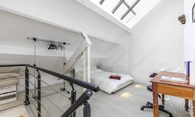 Quartier Sainte-Avoye Apartment | 2 Bedroom Apartment in Paris