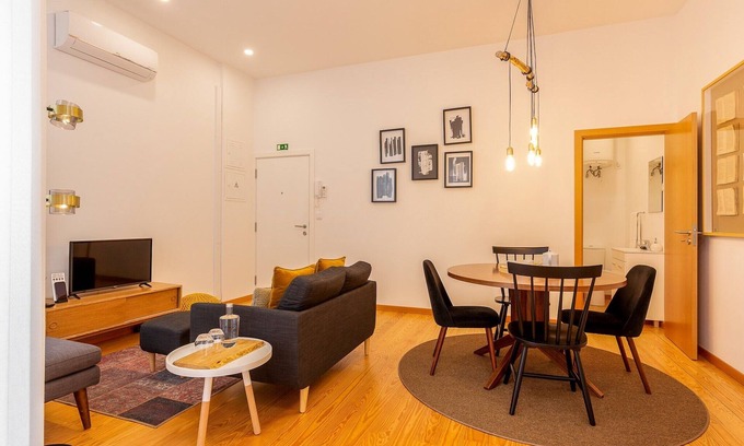 Centro / Baixa Apartment | 2 Bedroom Apartment in Oporto