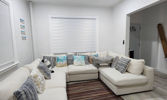 Long Beach Apartment | 2-bedroom apartment Walking distance to beach