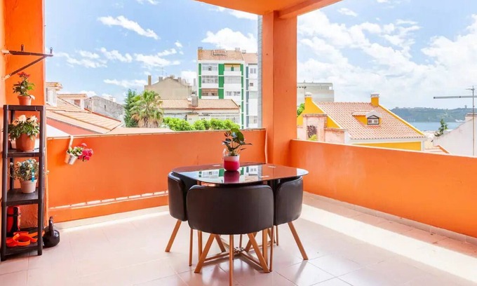 Linda-a-Velha Apartment | 2-bedroom apartment with magnificent Tagus views
