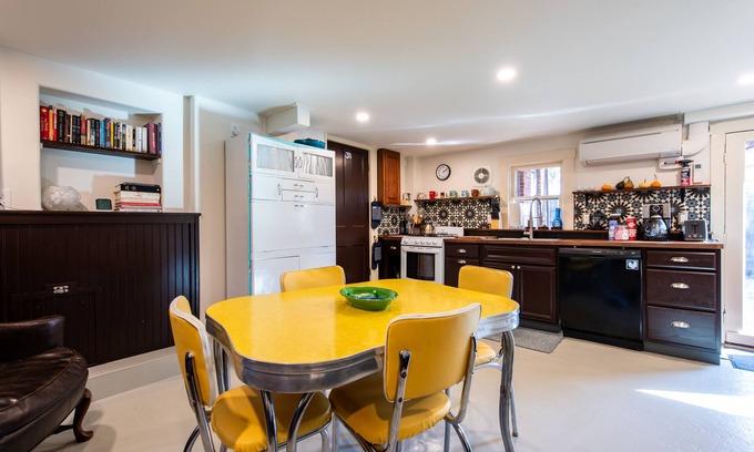 Jeffersonville House | 2-Bedroom Artistic Retreat in Jeffersonville, IN- 2 miles to Louisville!