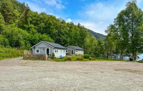Hoyanger House | 2 Bedroom Awesome Home In Lavik