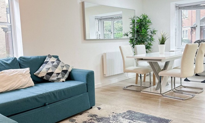 South Bermondsey Apartment | 2-bedroom bedroom unit. With Free Parking