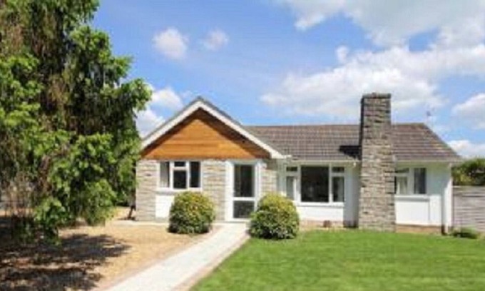 Mudeford House | 2 bedroom bungalow close to the sea