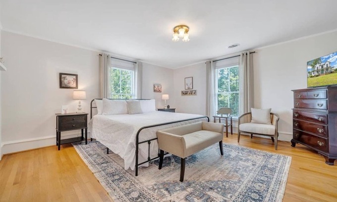 Blairs Bed & Breakfast | 2 bedroom Charming Farmhouse Getaway : Levi Hall