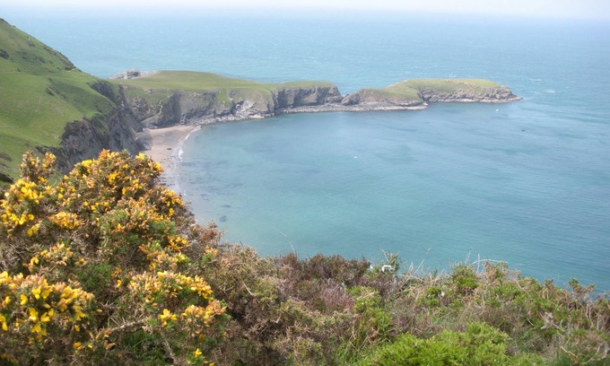 Tan-y-groes House | 2 bedroom cottage in beautiful village, only 3 minutes walk from beach