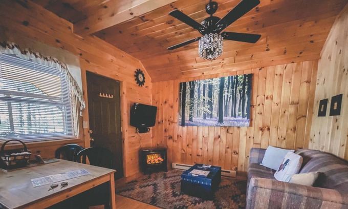 Long Lake Cottage | 2 Bedroom Cottage, sleeps 4
