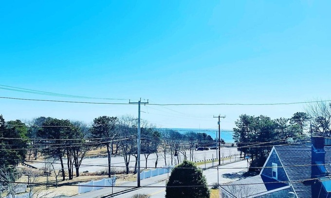 Hyannis Cottage | 2 Bedroom COTTAGE w/loft- WALK to Keys Memorial BEACH Barnstable