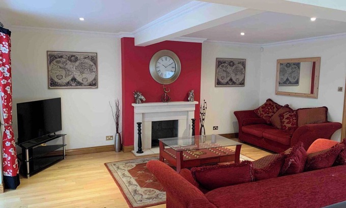 Rye Foreign Cottage | 2-Bedroom Cottage with 2 Ensuites - Sleeps 6, Wifi