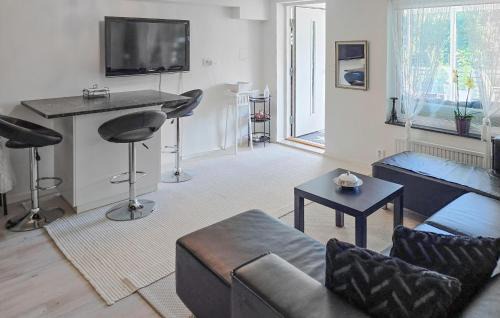 Skarholmen House | 2 Bedroom Cozy Home In Skärholmen