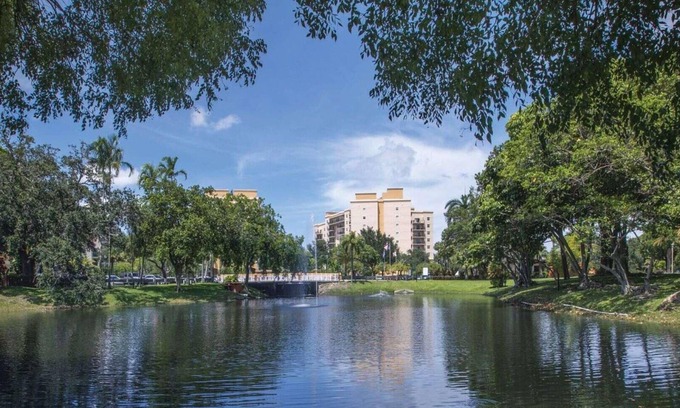 Survey Creek Resort | 2 Bedroom Deluxe at Club Wyndham Palm-Aire