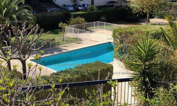 Sanary-sur-Mer Apartment | 2 bedroom duplex apartment with terrace in residence with pool for 6