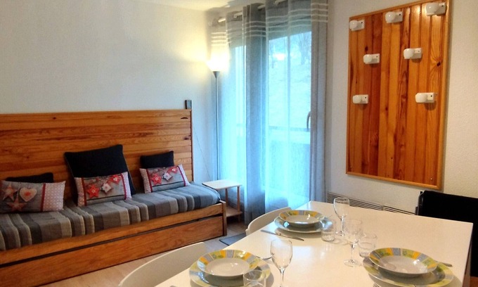 Les Adrets Apartment | 2-Bedroom Cabin Near Slopes, New Kitchen, Balcony, 4 Pax