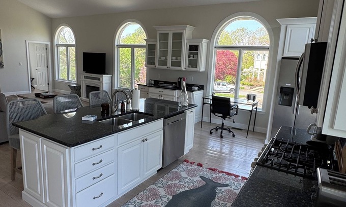 Minot Apartment | 2 Bedroom Guesthouse Near Picturesque Cohasset Harbor