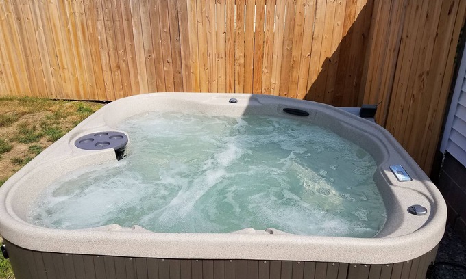 Villas House | 2 Bedroom , HOT TUB - DOG FRIENDLY -LGE PRIV FENCED YARD