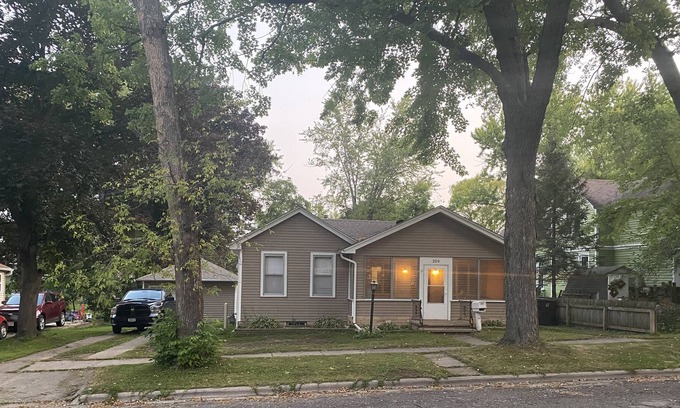 Berlin House | 2 bedroom house in Berlin, WI. Large deck, fire pit and fenced yard.
