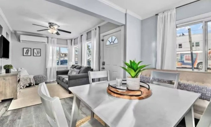 Mission Beach Apartment | 2 bedroom MB just steps to the sand