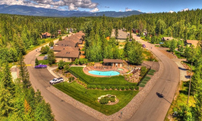 Columbia Falls Condo | 2 bedroom Meadowlake condo! Summer pool and hot tub! AC for hot summer days