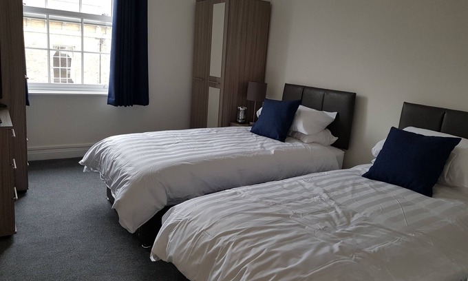 Portsmouth Apartment | 2 Bedroom near Gunwharf, Dockyard, etc