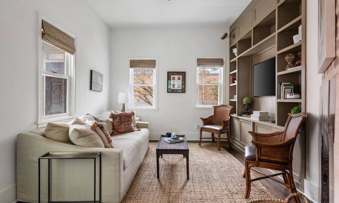 Westside House | 2 Bedroom - Renovated - Great Location!