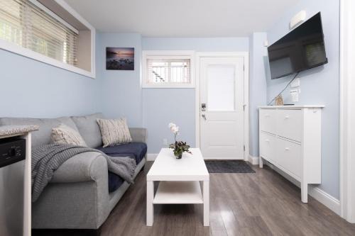 Renfrew-Collingwood Apartment | 2 bedroom suite Walk to SkyTrain, Grocery, Macdonald & more