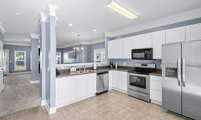 Columbia House | 2 bedroom townhome with all new furnishings. Close to downtown, USC, hospitals