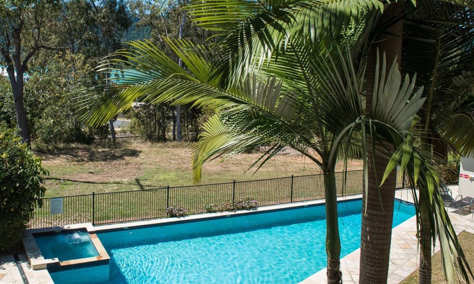 Airlie Beach Apartment | 2 bedroom unit with a pool, spa and just a short walk to Airlie Beach