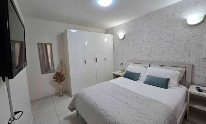 Cunucu Abao Apartment | 2- Bedroom vacation apartment Aruba, pool, walking distance to Eagle Beach!