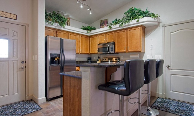 Lake Havasu City Villa | 2 Bedroom Villa, King Bed 44' Deep Garage with Community Pool