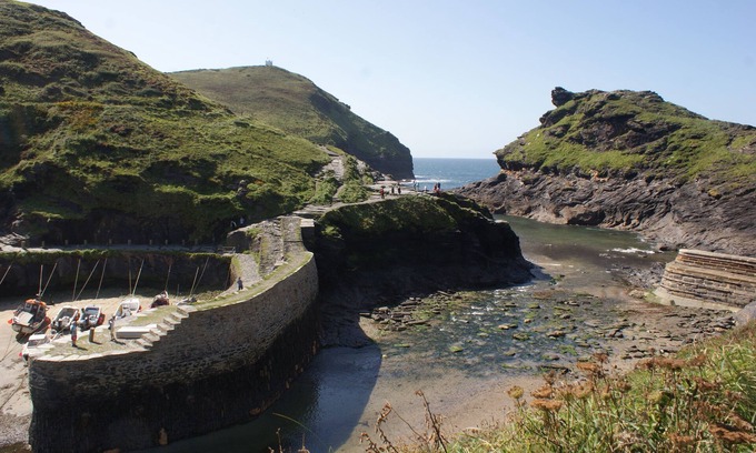 Bude Ski Chalet | 2 bedroom, west facing property in lovely setting, close to Bude and beaches..