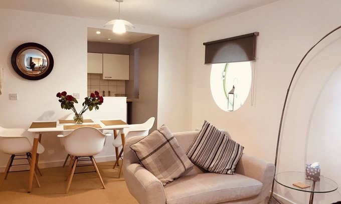 The Docks Apartment | 2 Bedroon Dockland Apartment with free parking