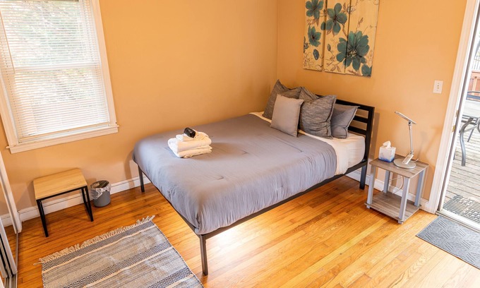 Potomac West House | 2 Beds Townhouse: Minutes from DCA-National Airport