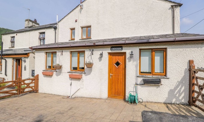 Backbarrow Cottage | 2 BENS ROW, pet friendly, character holiday cottage in Backbarrow