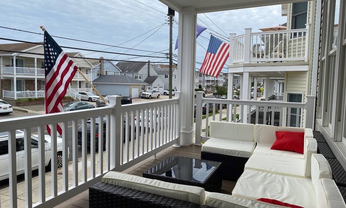 South End Condo | 2 Blocks from the beach! Sleeps 10! Book today!