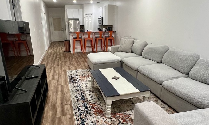 Auburn Condo | 2 blocks to AU business school/Toomer's Corner- 2 Bd/2 Ba renovated 2023