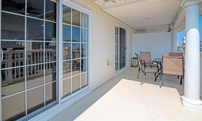 Wildwood Condo | 2 blocks to beach and boardwalk!