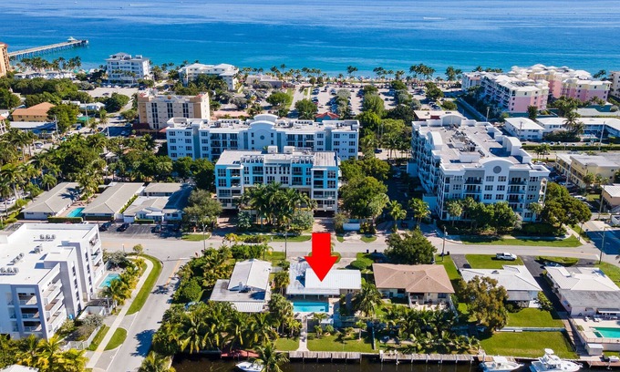 Deerfield Beach House | 2 blocks to the beach-Dock-Ocean Access boating-Pool-Grill-Fully updated-Tikihut