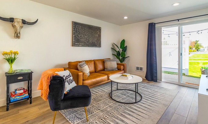 Lynden Apartment | 2 BR/1 BA apartment- Monthly stays available!