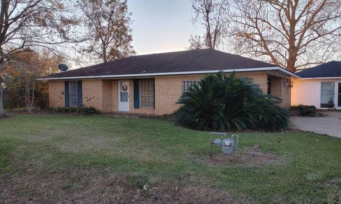 Moreauville House | 2 BR 1 Bath + 1 BR 1 Bath Studio Apt Pet Friendly Fenced Yard Country Setting