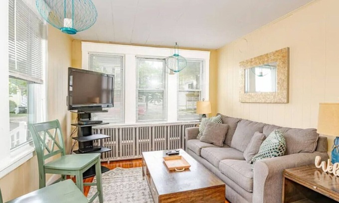 North End Apartment | 2 BR 2 BA Amazing Location OC! Steps to Boardwalk