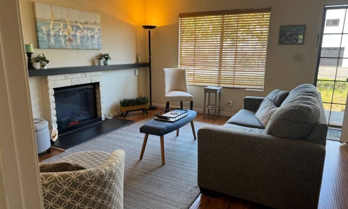 Leucadia Condo | 2 br/2ba near Ocean. Redecorated & fully furnished with kitchen gear and linens.